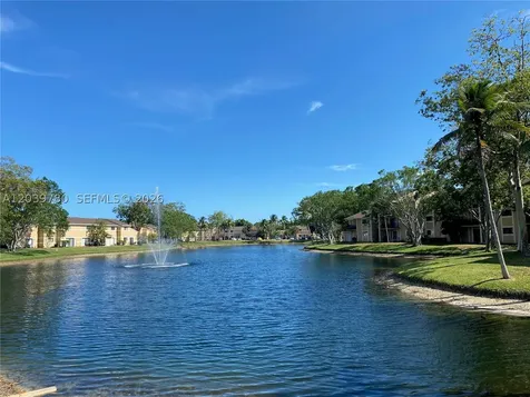450 W Palm Circle W Pembroke Pines FL 33025