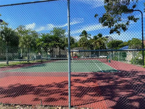 450 W Palm Circle W Pembroke Pines FL 33025
