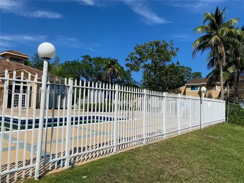 450 W Palm Circle W Pembroke Pines FL 33025