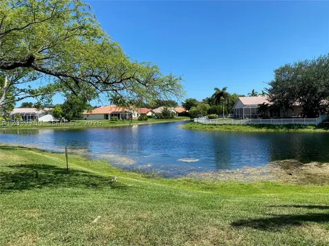 450 W Palm Circle W Pembroke Pines FL 33025