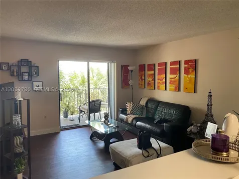450 W Palm Circle W Pembroke Pines FL 33025