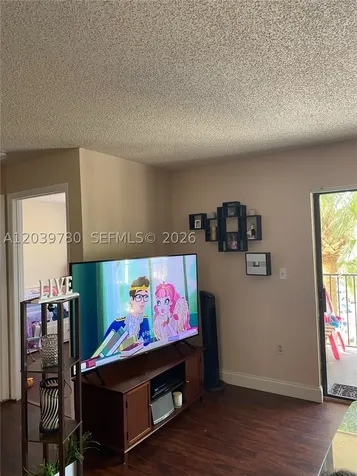 450 W Palm Circle W Pembroke Pines FL 33025