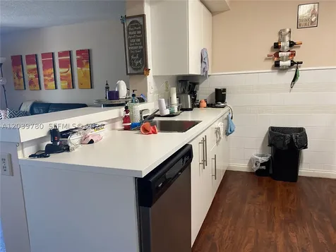 450 W Palm Circle W Pembroke Pines FL 33025