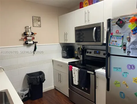 450 W Palm Circle W Pembroke Pines FL 33025