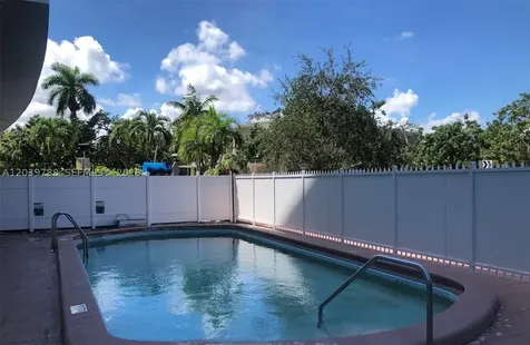 4141 Nautilus Drive Miami Beach FL 33140