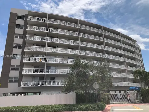 4141 Nautilus Drive Miami Beach FL 33140