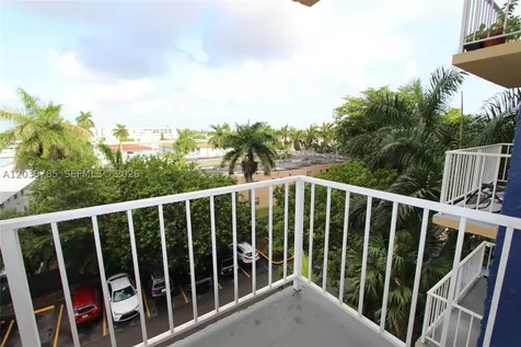 4550 NW 9th Street Miami FL 33126