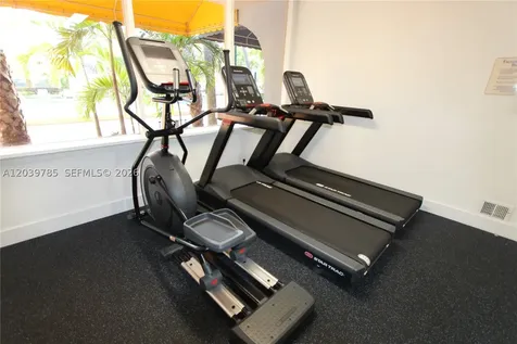 4550 NW 9th Street Miami FL 33126