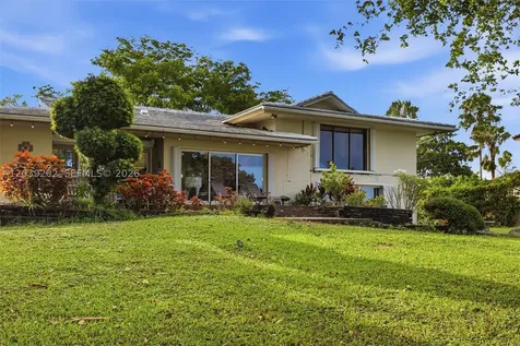 19015 E Saint Andrews Drive Hialeah FL 33015