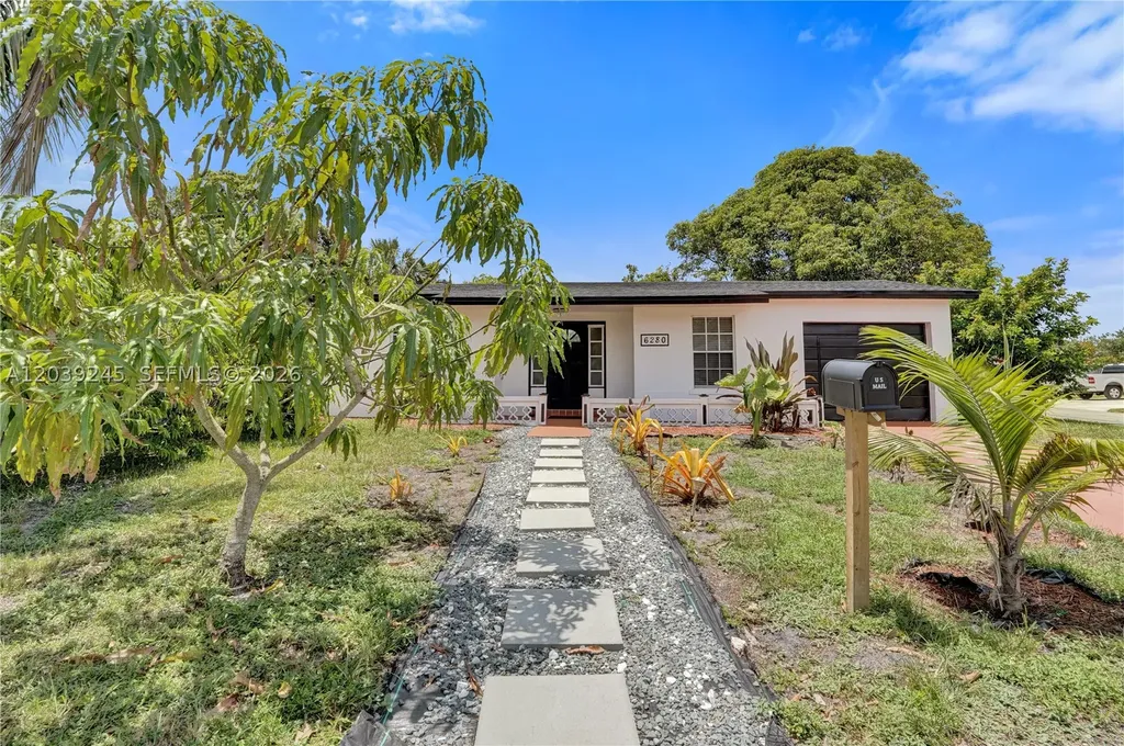 6280 SW 8th Place North Lauderdale FL 33068