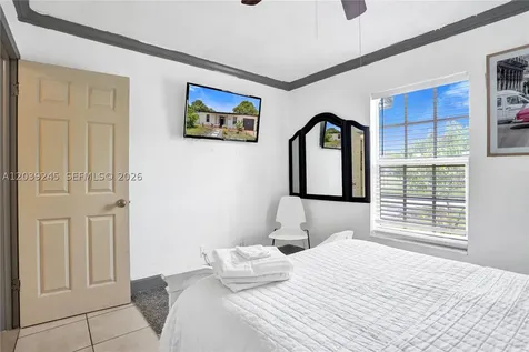 6280 SW 8th Place North Lauderdale FL 33068