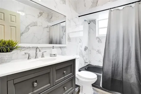 6280 SW 8th Place North Lauderdale FL 33068
