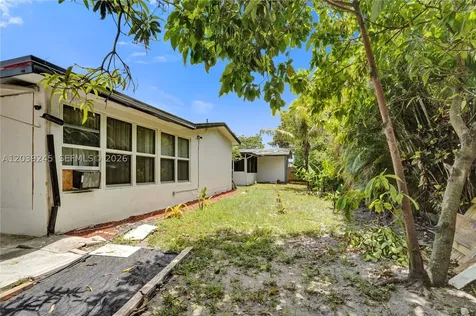 6280 SW 8th Place North Lauderdale FL 33068