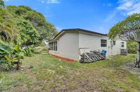 6280 SW 8th Place North Lauderdale FL 33068