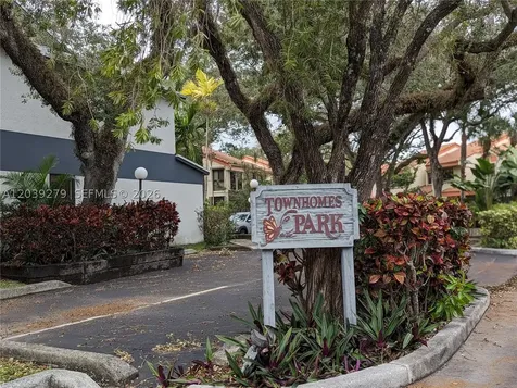 3446 Oak Drive Hollywood FL 33021