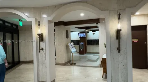 6039 Collins Avenue Miami Beach FL 33140
