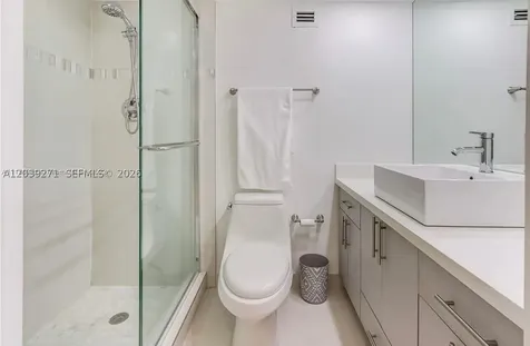 6039 Collins Avenue Miami Beach FL 33140