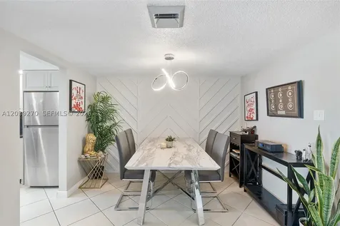 18031 Biscayne Boulevard Aventura FL 33160