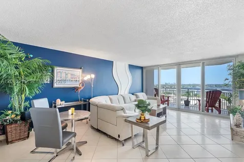 18031 Biscayne Boulevard Aventura FL 33160