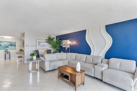 18031 Biscayne Boulevard Aventura FL 33160