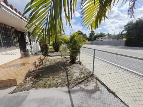 405 SE 4th Avenue Hialeah FL 33010