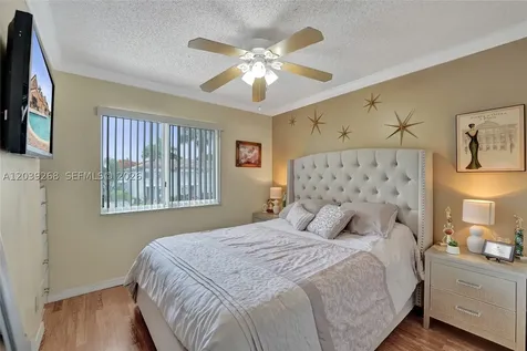 806 NW 208th Way Pembroke Pines FL 33029