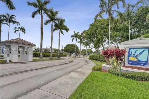 806 NW 208th Way Pembroke Pines FL 33029