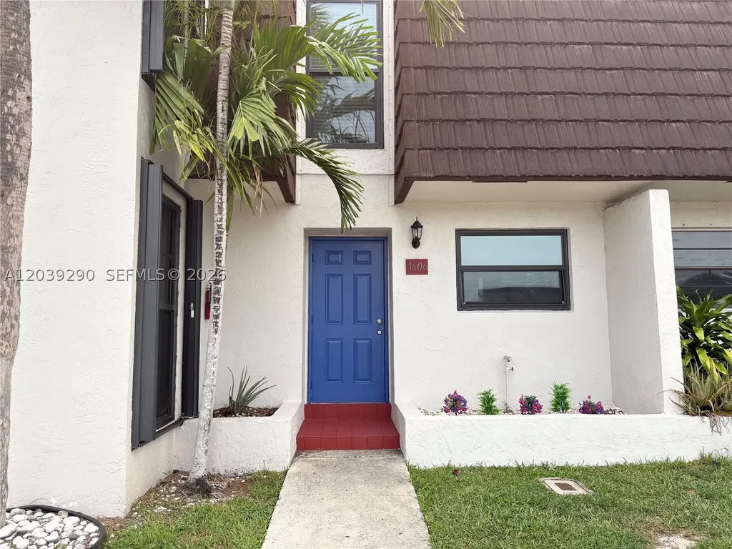 1606 NW 90th Way Pembroke Pines FL 33024