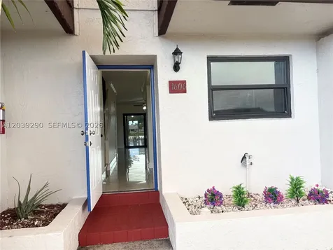 1606 NW 90th Way Pembroke Pines FL 33024