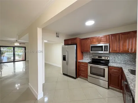 1606 NW 90th Way Pembroke Pines FL 33024