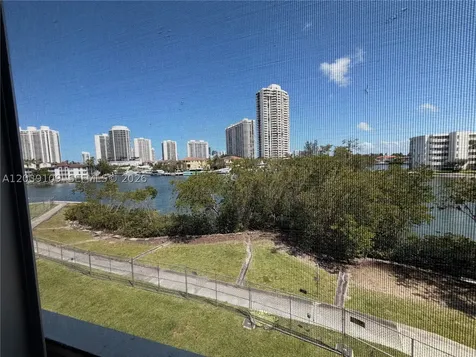 2980 Point East Drive Aventura FL 33160