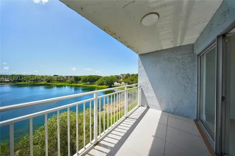 9351 Fontainebleau Boulevard Miami FL 33172