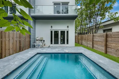 3142 Carter Street Miami FL 33133