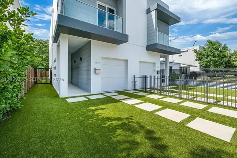 3142 Carter Street Miami FL 33133