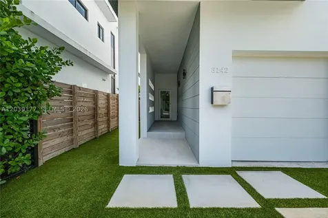 3142 Carter Street Miami FL 33133