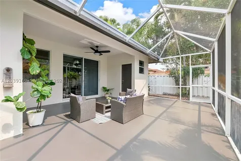 1522 NW 182nd Way Pembroke Pines FL 33029