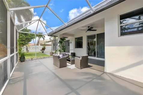 1522 NW 182nd Way Pembroke Pines FL 33029