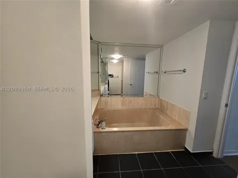 Miami FL 33132