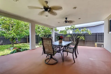 4585 E 9th Lane Hialeah FL 33013