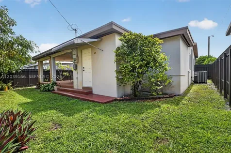 4585 E 9th Lane Hialeah FL 33013