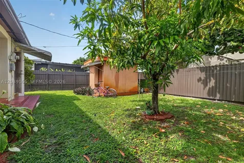 4585 E 9th Lane Hialeah FL 33013