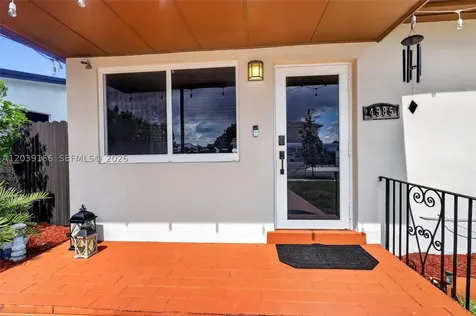 4585 E 9th Lane Hialeah FL 33013