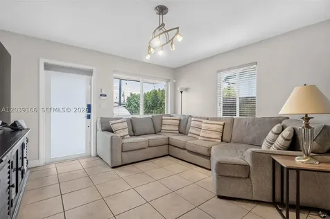 4585 E 9th Lane Hialeah FL 33013