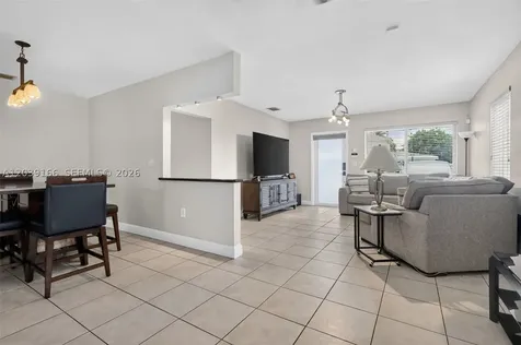 4585 E 9th Lane Hialeah FL 33013