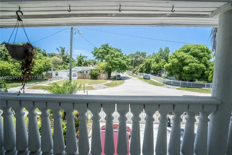 16990 NE 5th Court North Miami Beach FL 33162