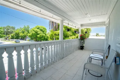 16990 NE 5th Court North Miami Beach FL 33162