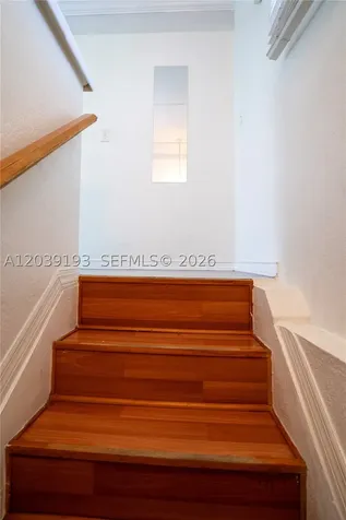 16990 NE 5th Court North Miami Beach FL 33162