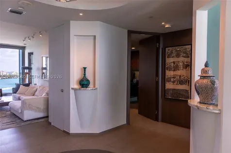300 S Pointe Drive Miami Beach FL 33139