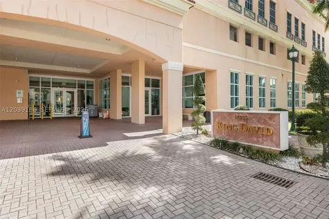 17555 Atlantic Boulevard Sunny Isles Beach FL 33160