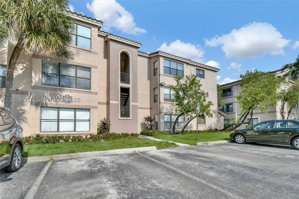 2866 S University Drive Davie FL 33328